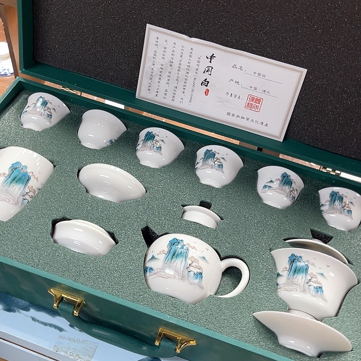 孤品茶具套装等。         