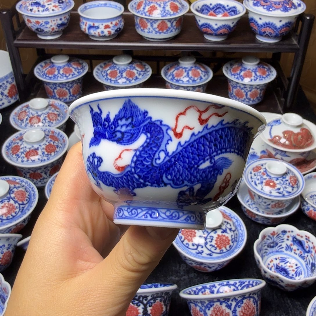 釉里红龙纹压手杯瑕疵款