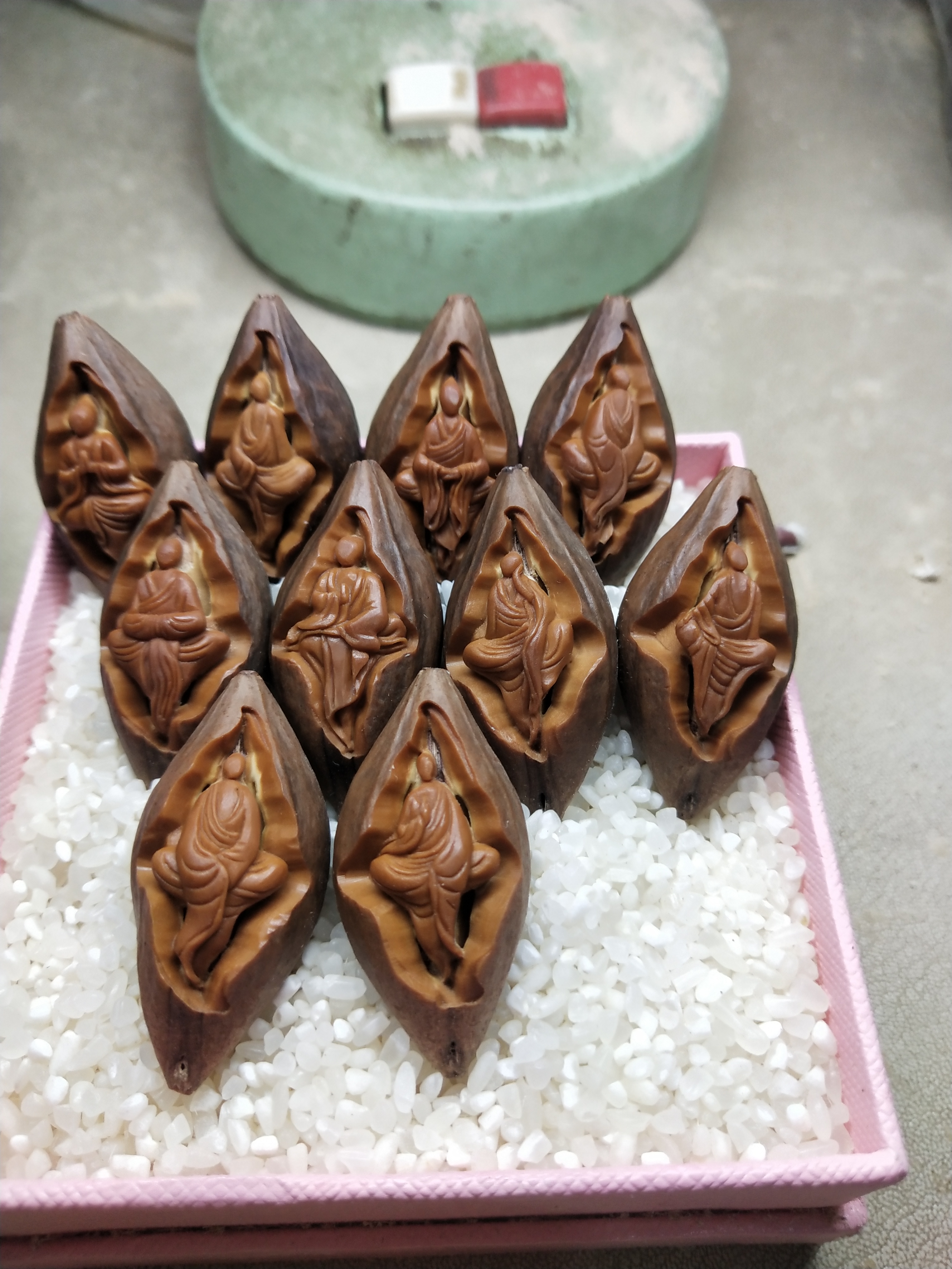 橄榄核雕刻树洞无相佛1.6尺寸