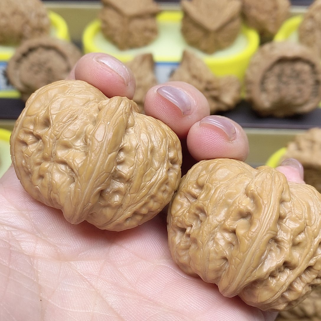 文玩核桃吊坠元宝40