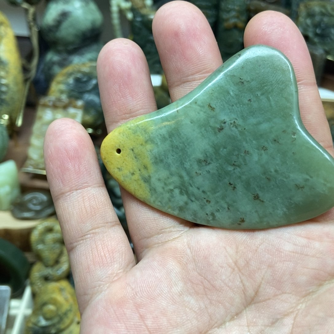 未镶嵌岫岩河磨玉（透闪石质玉）把件西*