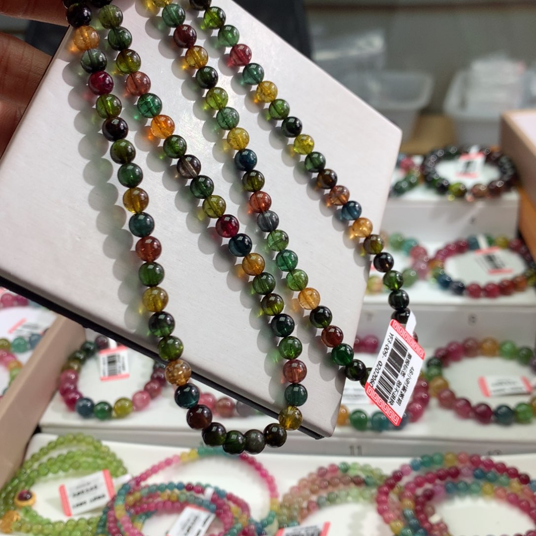 碧玺手链未镶嵌      5.8mm。     