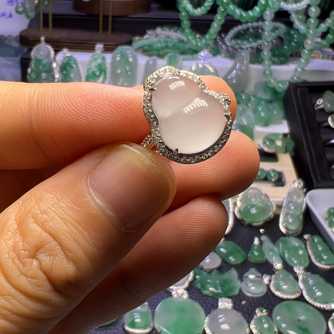 石英质玉未镶嵌颈饰