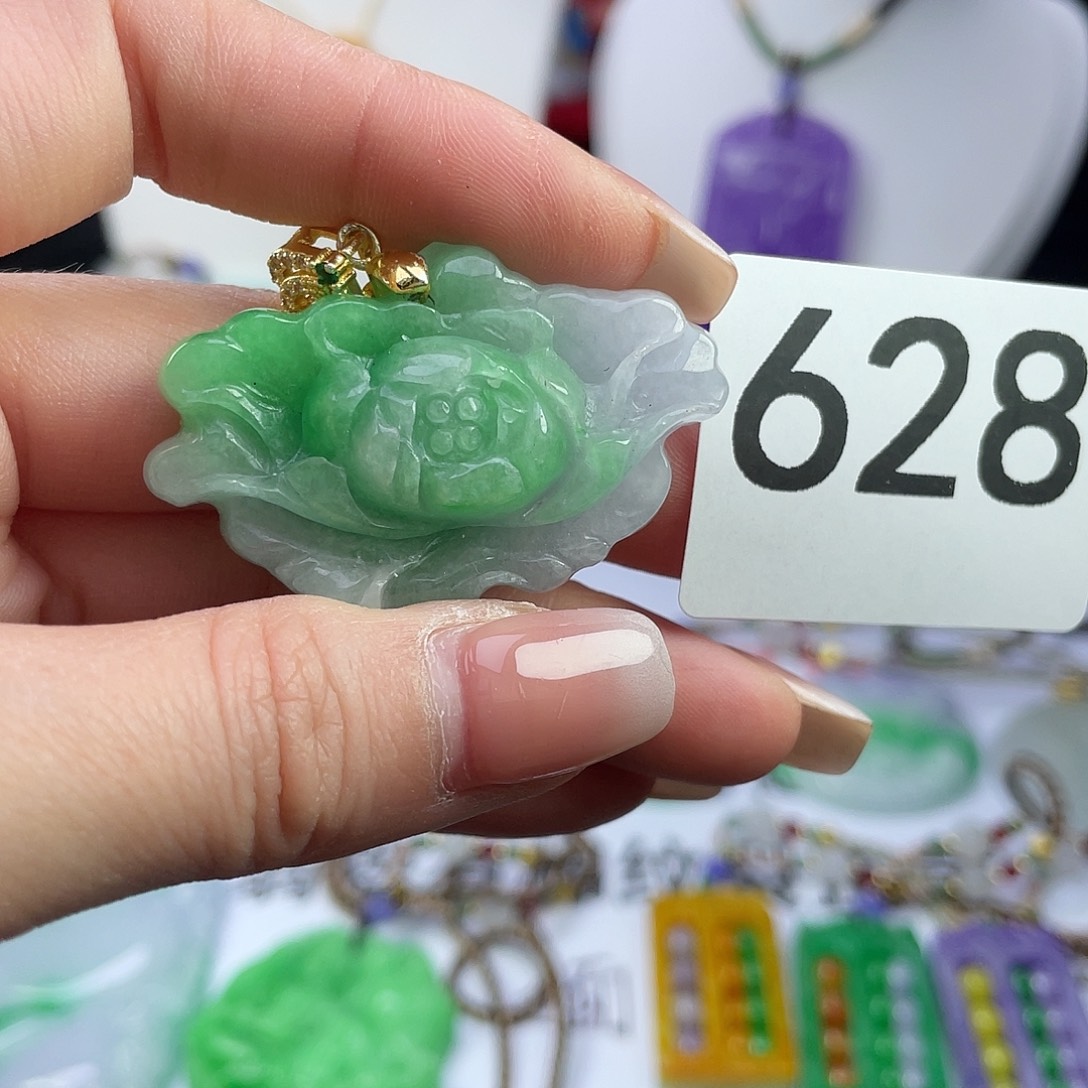 翡翠未镶嵌吊坠(赠链)