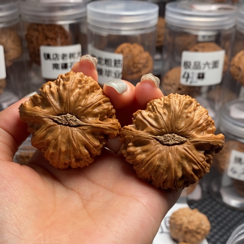【闪购商品】文玩核桃吊坠卡姿兰闷白45