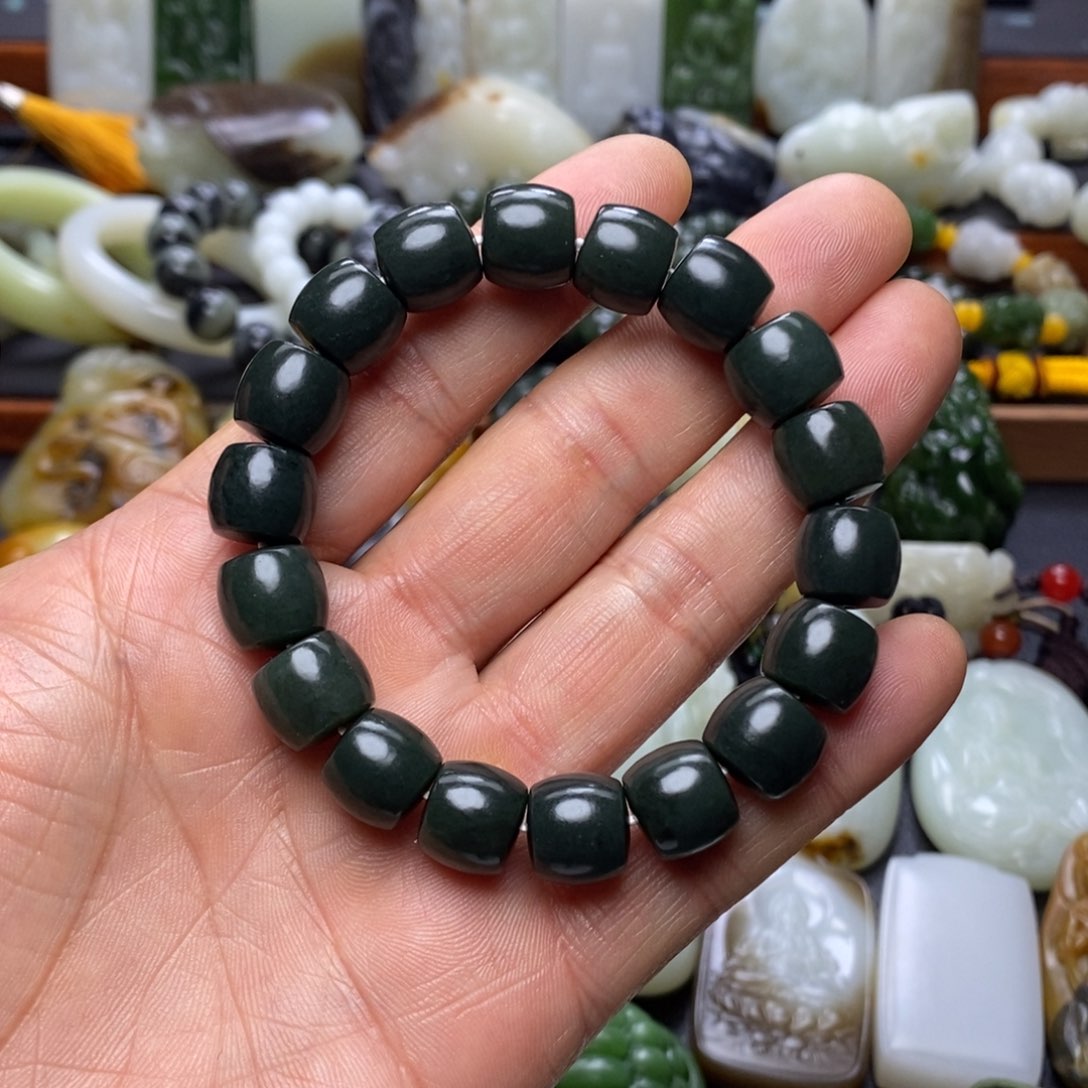 颈饰未镶嵌和田玉