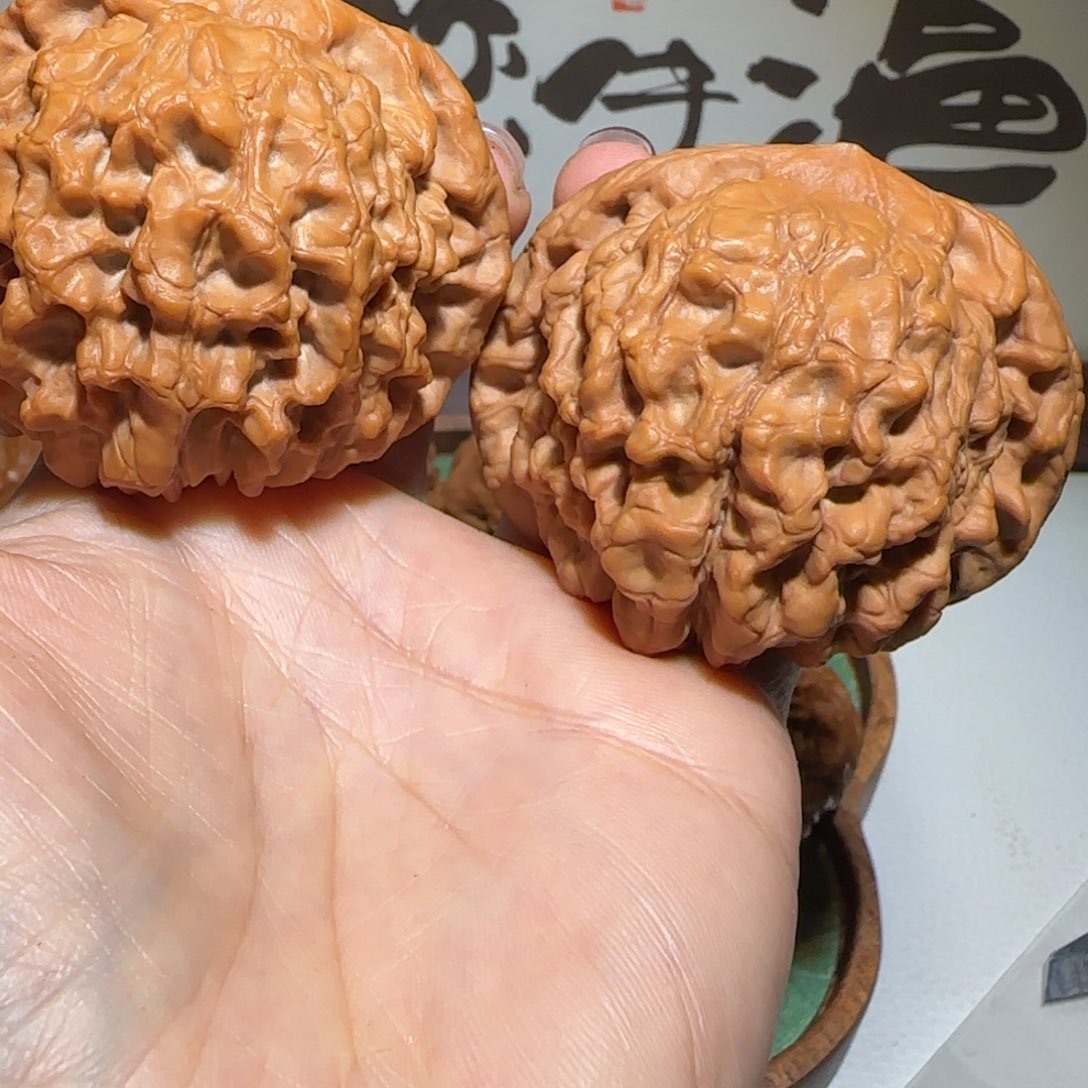 文玩核桃把件龙顶