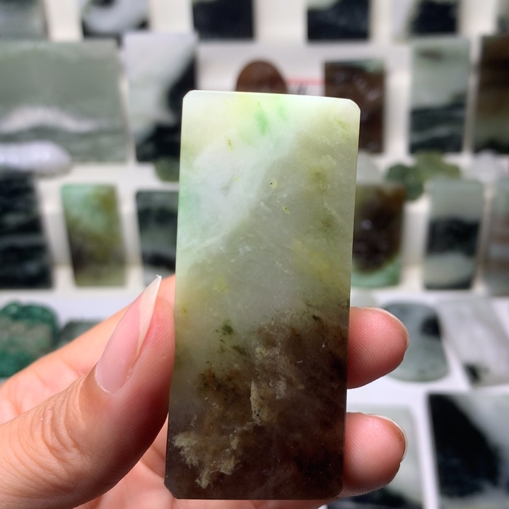 *****独山玉未镶嵌颈饰