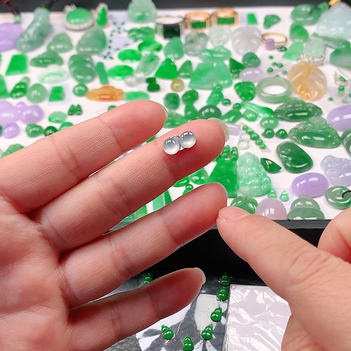 翡翠颈饰未镶嵌翡翠