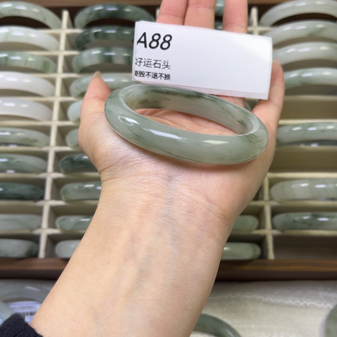 石英质玉（天山翠）未镶嵌手镯