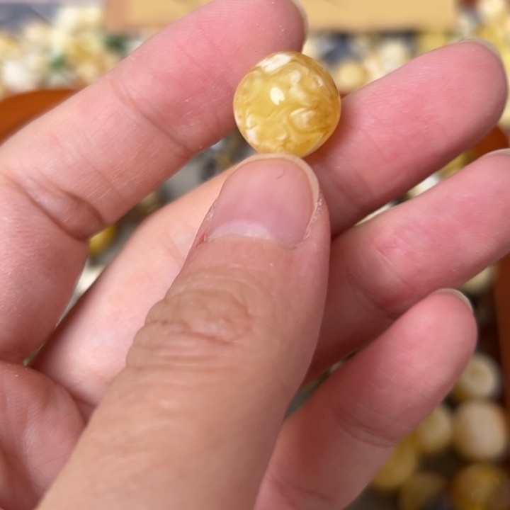 蜜蜡未镶嵌裸石12.9mm一个