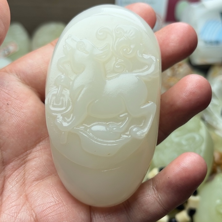 随**。石材方解石手把件