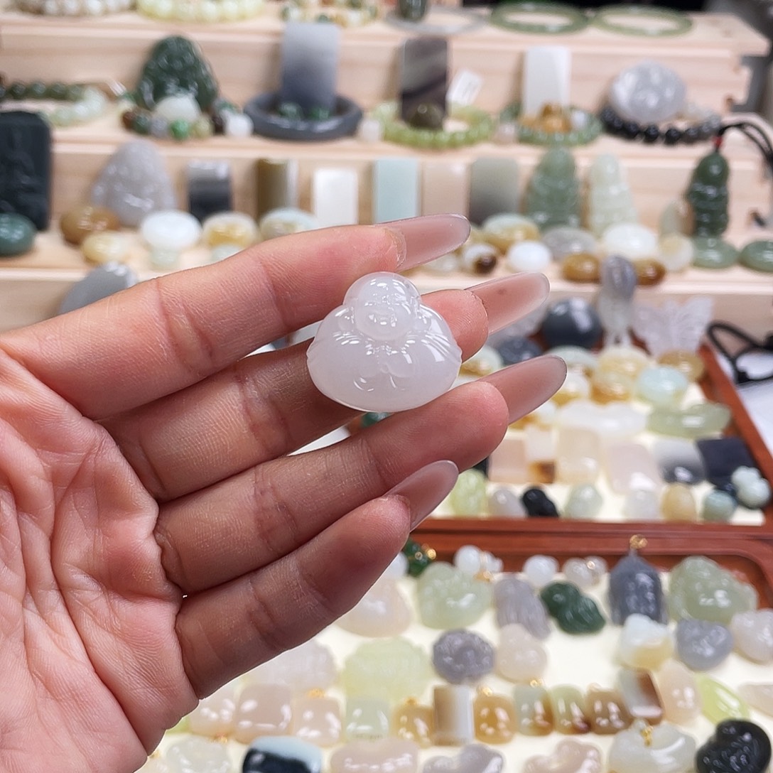 和田玉未镶嵌吊坠(赠链)