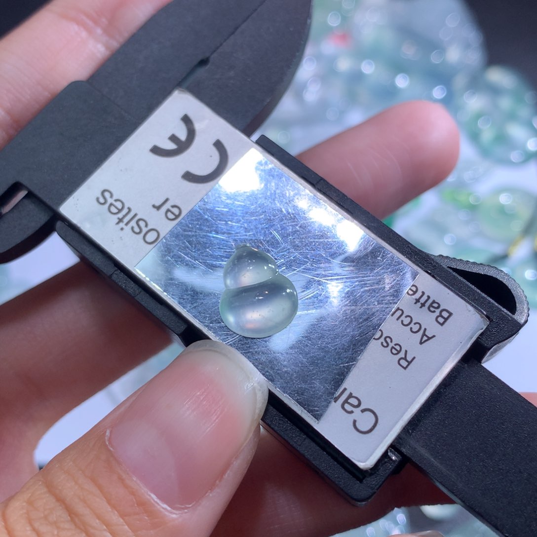 翡翠颈饰未镶嵌10.6 8.6 2.8