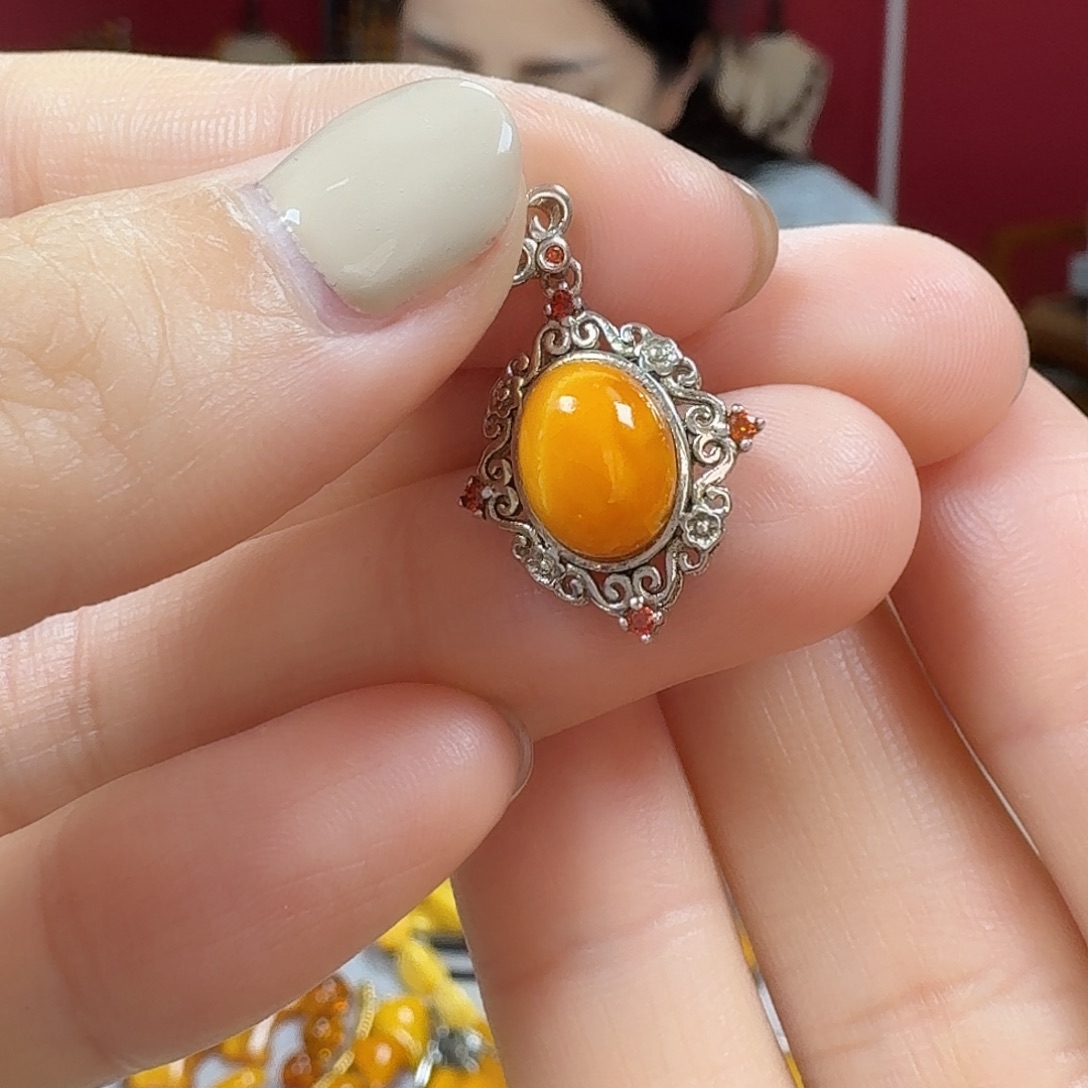 蜜蜡银S925镶嵌颈饰吊坠