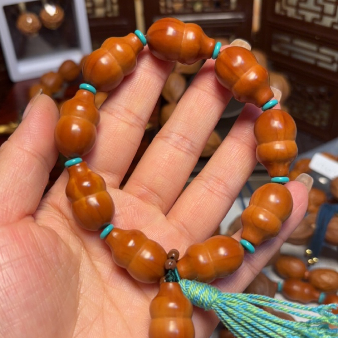 原创新款橄榄核雕刻葫芦造型文玩配饰