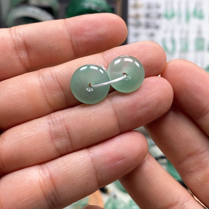 石英质玉颈饰未镶嵌平安扣