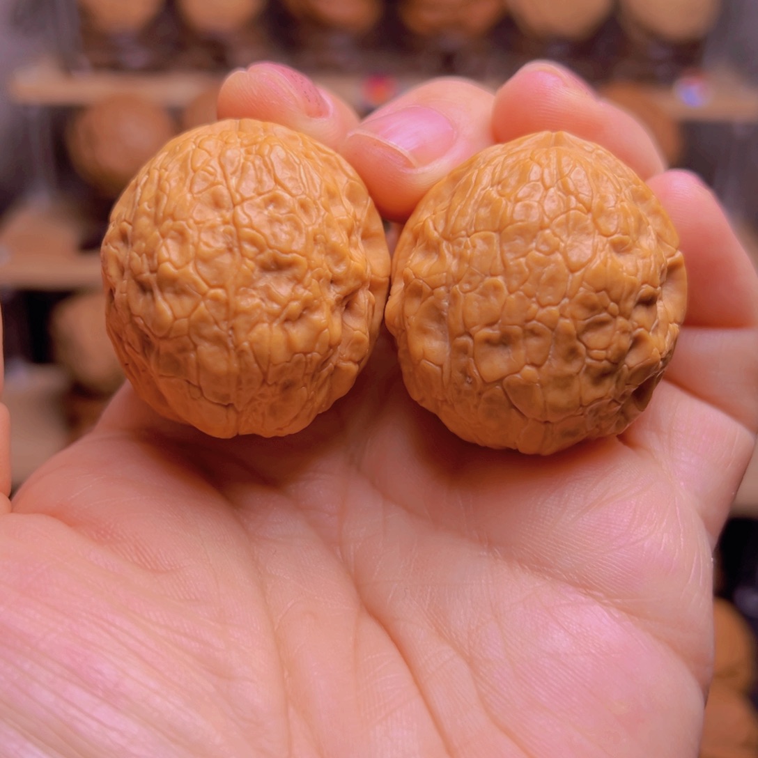 文玩核桃吊坠7w金丝绣球37尺