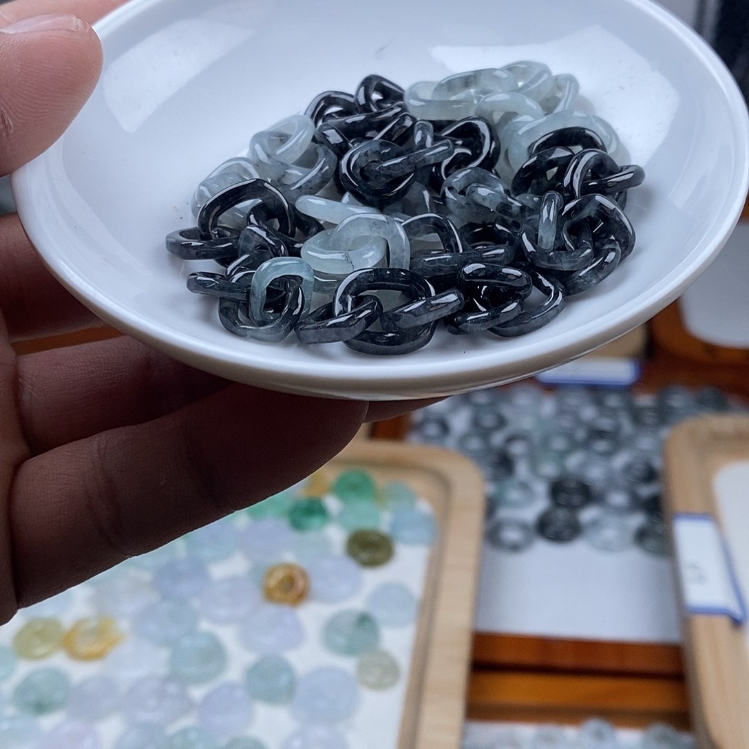 翡翠颈饰未镶嵌三环118一个