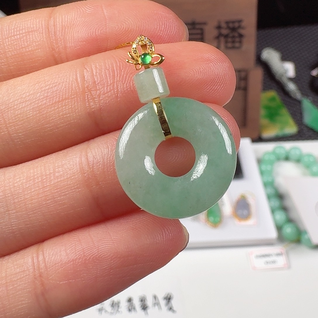 翡翠18K金镶嵌颈饰