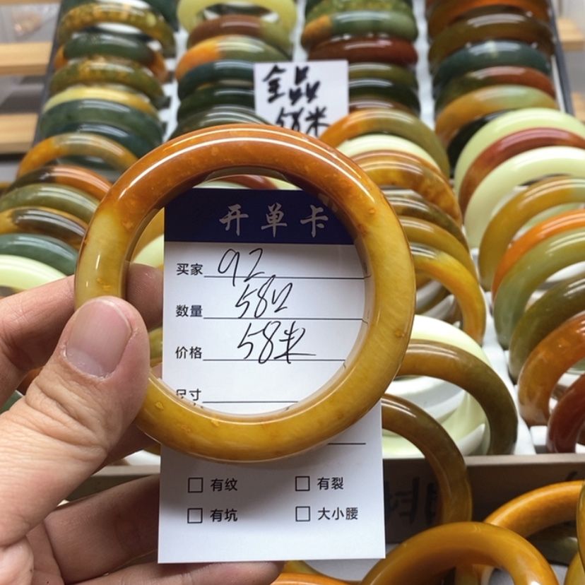 【闪购商品】蛇纹石玉手镯未镶嵌梦**^