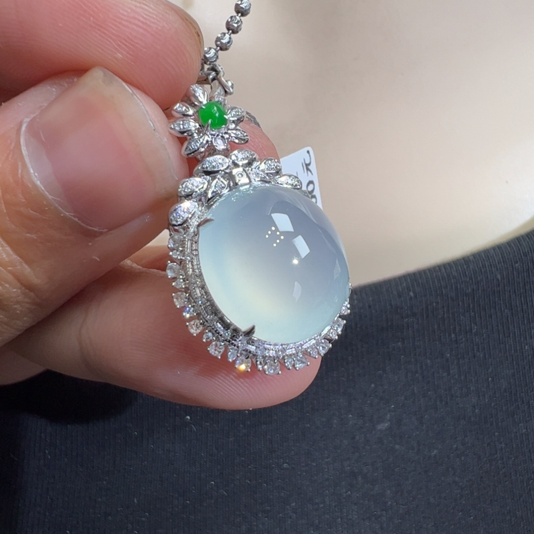 翡翠吊坠(不含链)18K金镶嵌