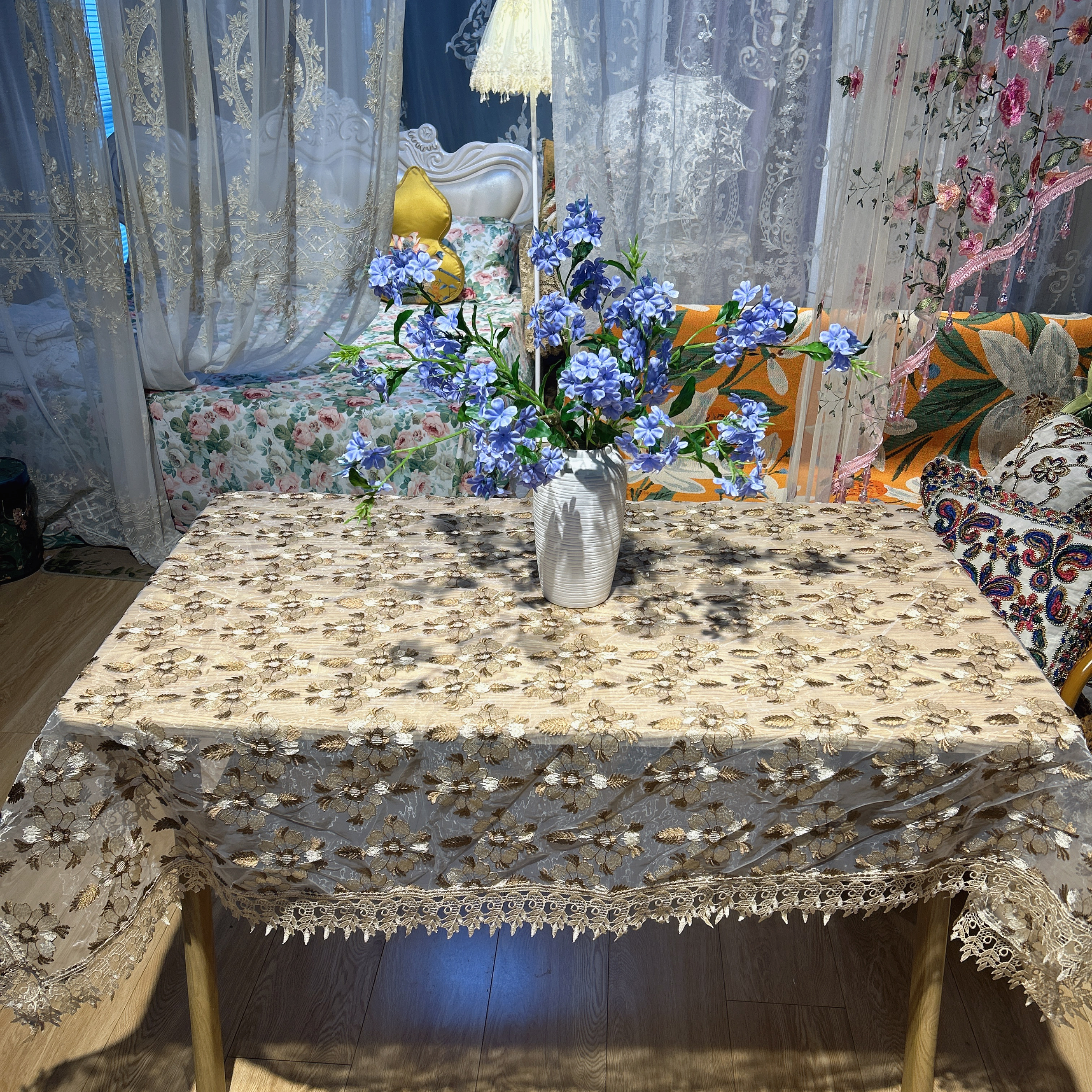 DY018-50玻璃纱（125*175cm）黄棕色牡丹花镂空多功能盖巾