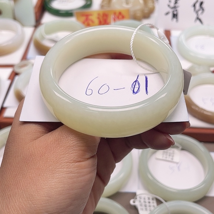 未镶嵌手镯和田玉