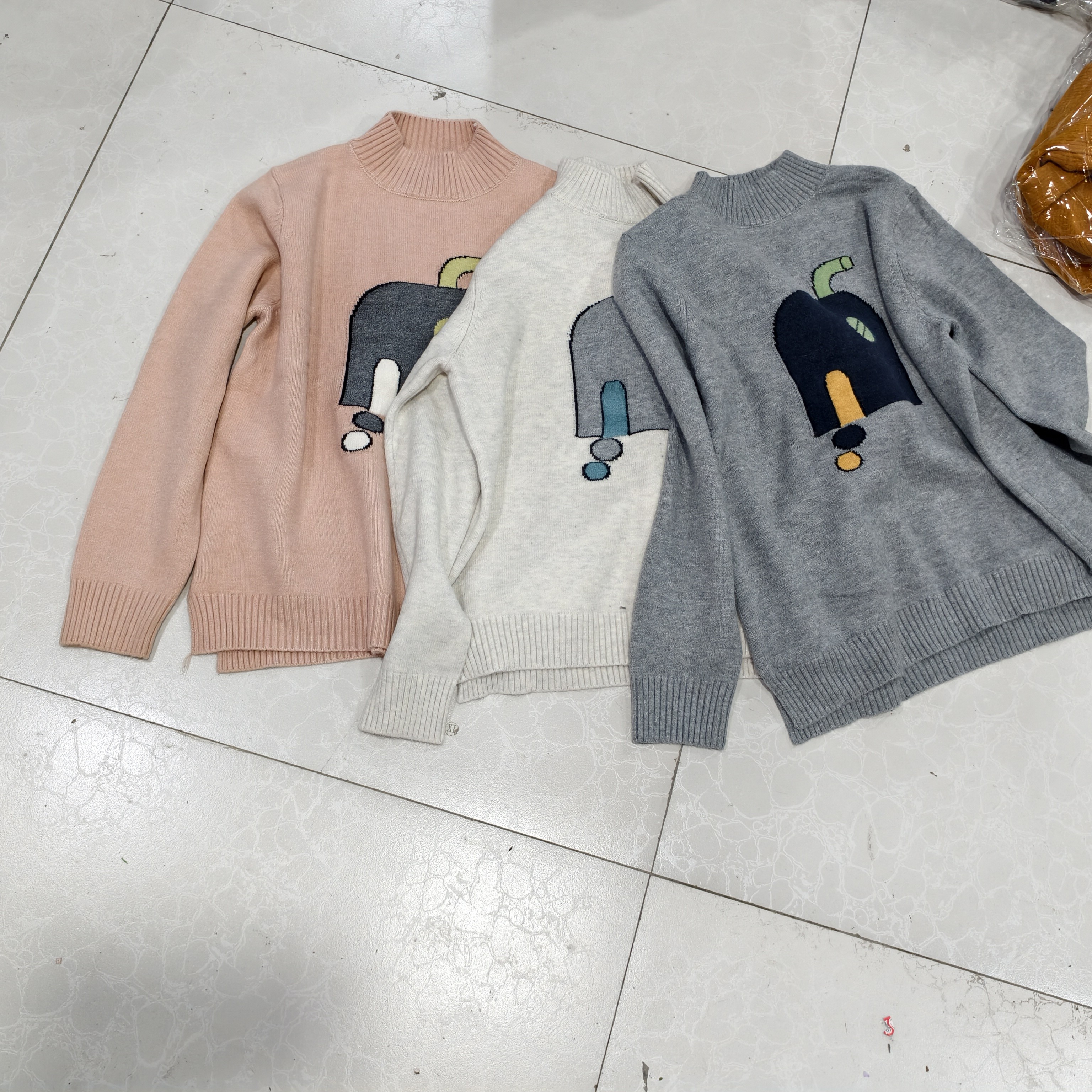 【鞋爱】8851新款宽松圆领卡通图案软糯休闲针织衫女装
