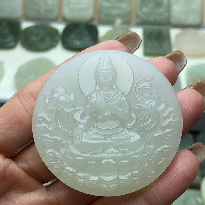 和田玉颈饰未镶嵌我*?