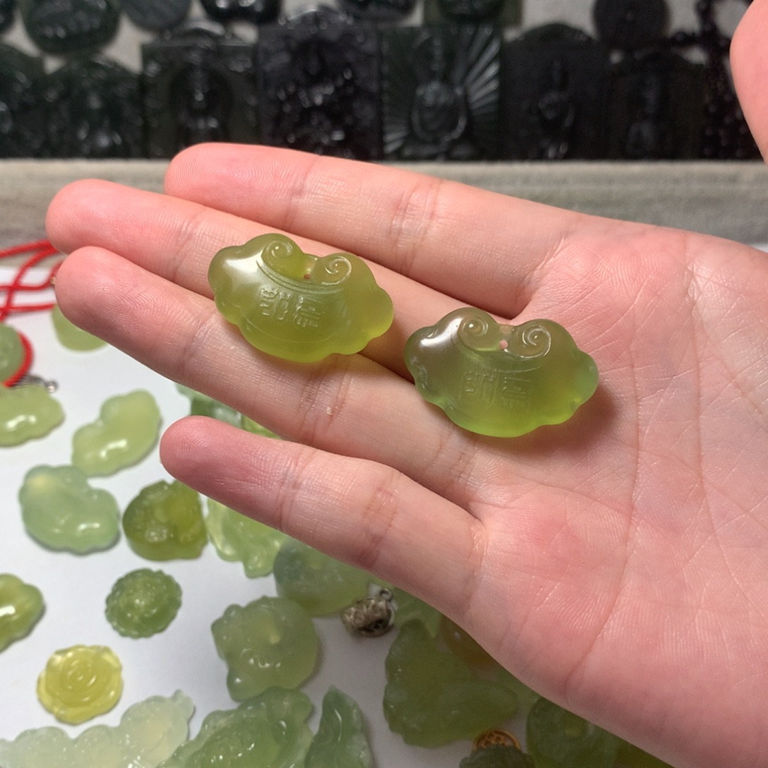 合金蛇纹石玉颈饰