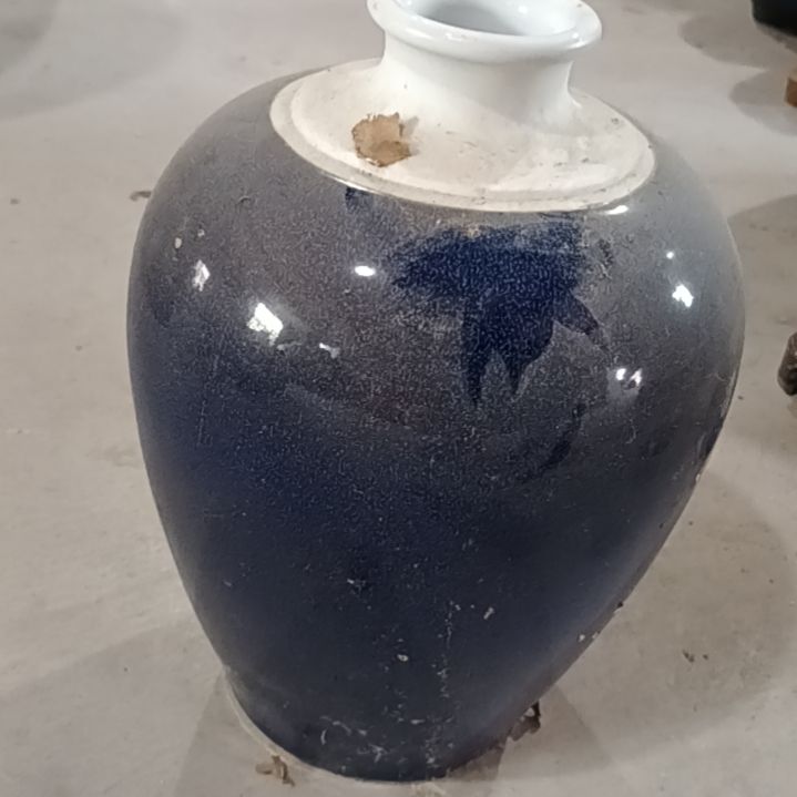 缸五斤酒瓶无盖子一个