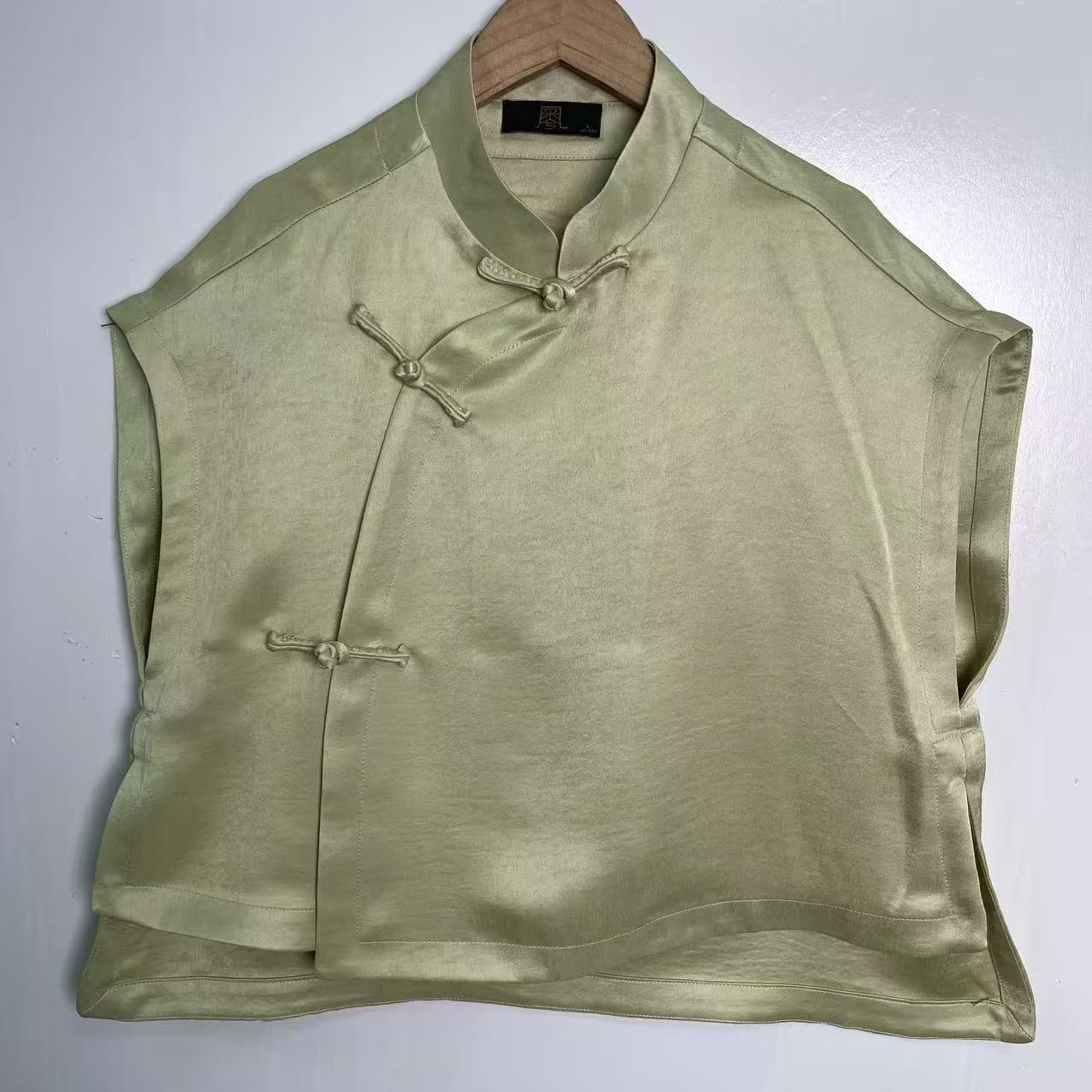 凤徕兮私人定制浅绿色光板斜襟盘扣无袖短上衣（LS597-1）