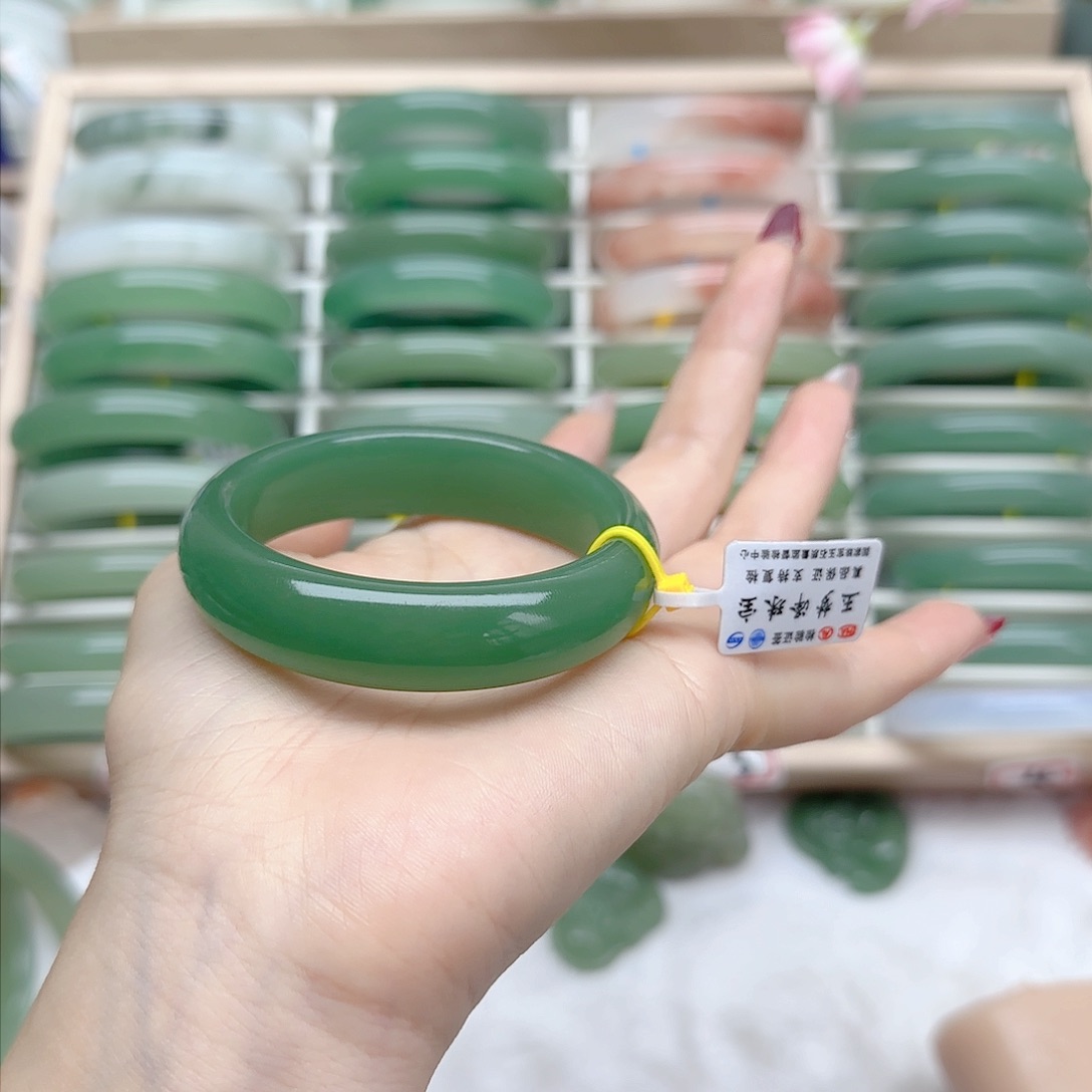 石英质玉手镯未镶嵌52口径