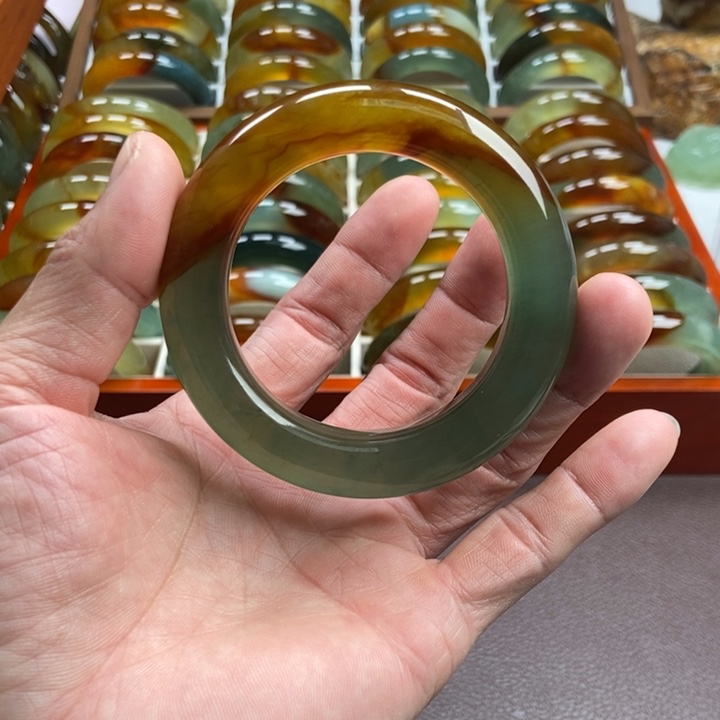 素***沫蛇纹石玉未镶嵌手镯