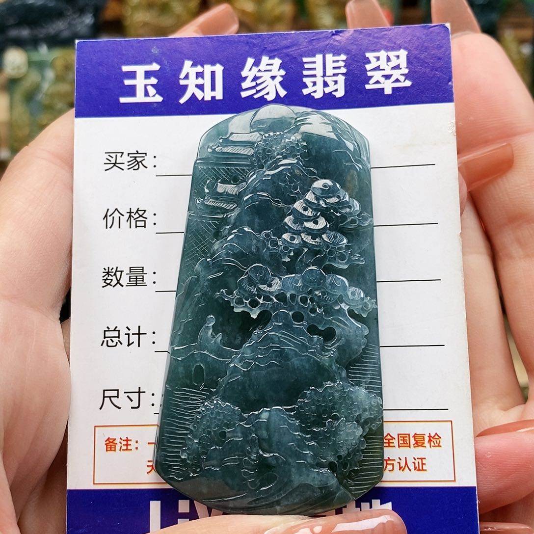 翡翠颈饰未镶嵌山水