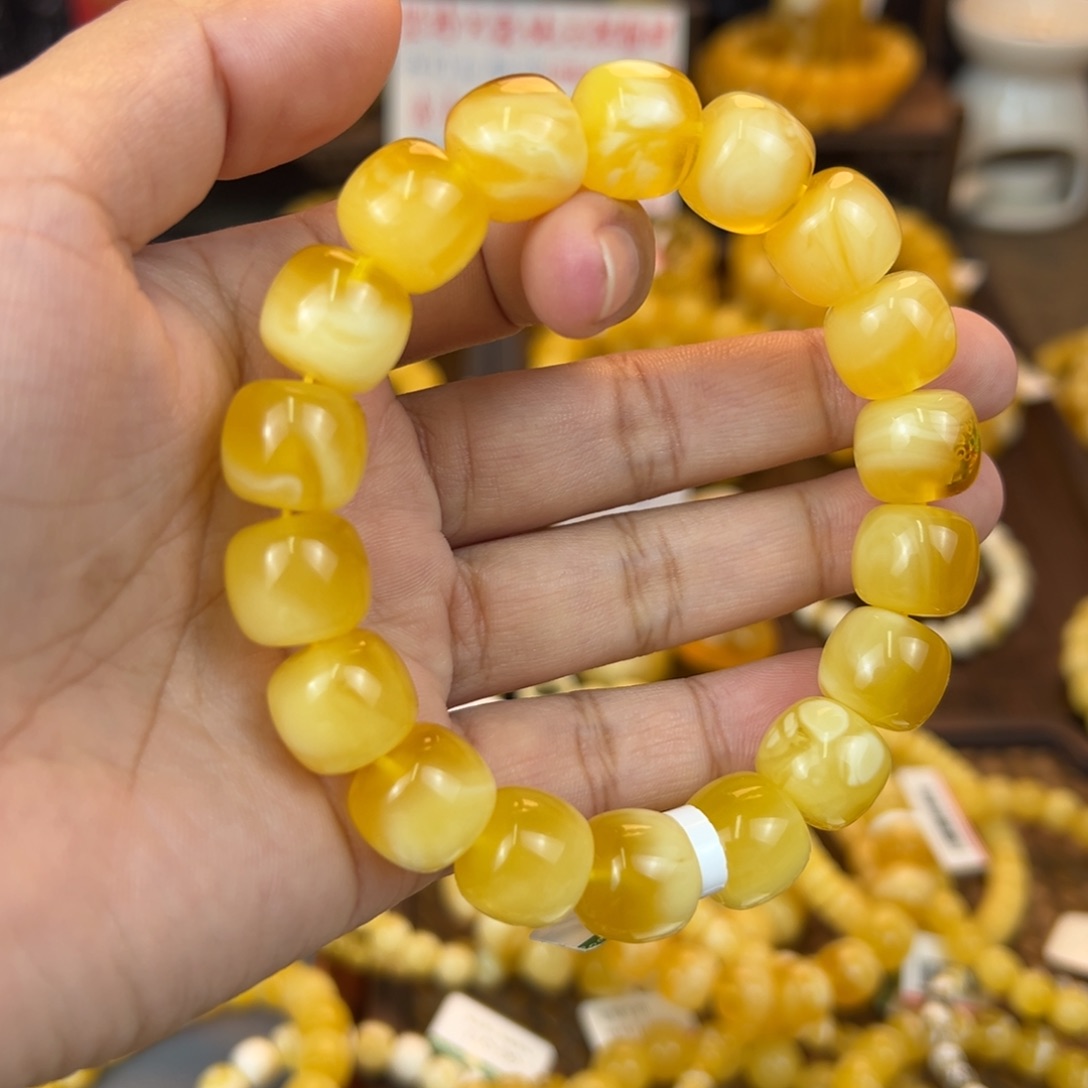 琥珀裸石未镶嵌jhgvbbbbnm