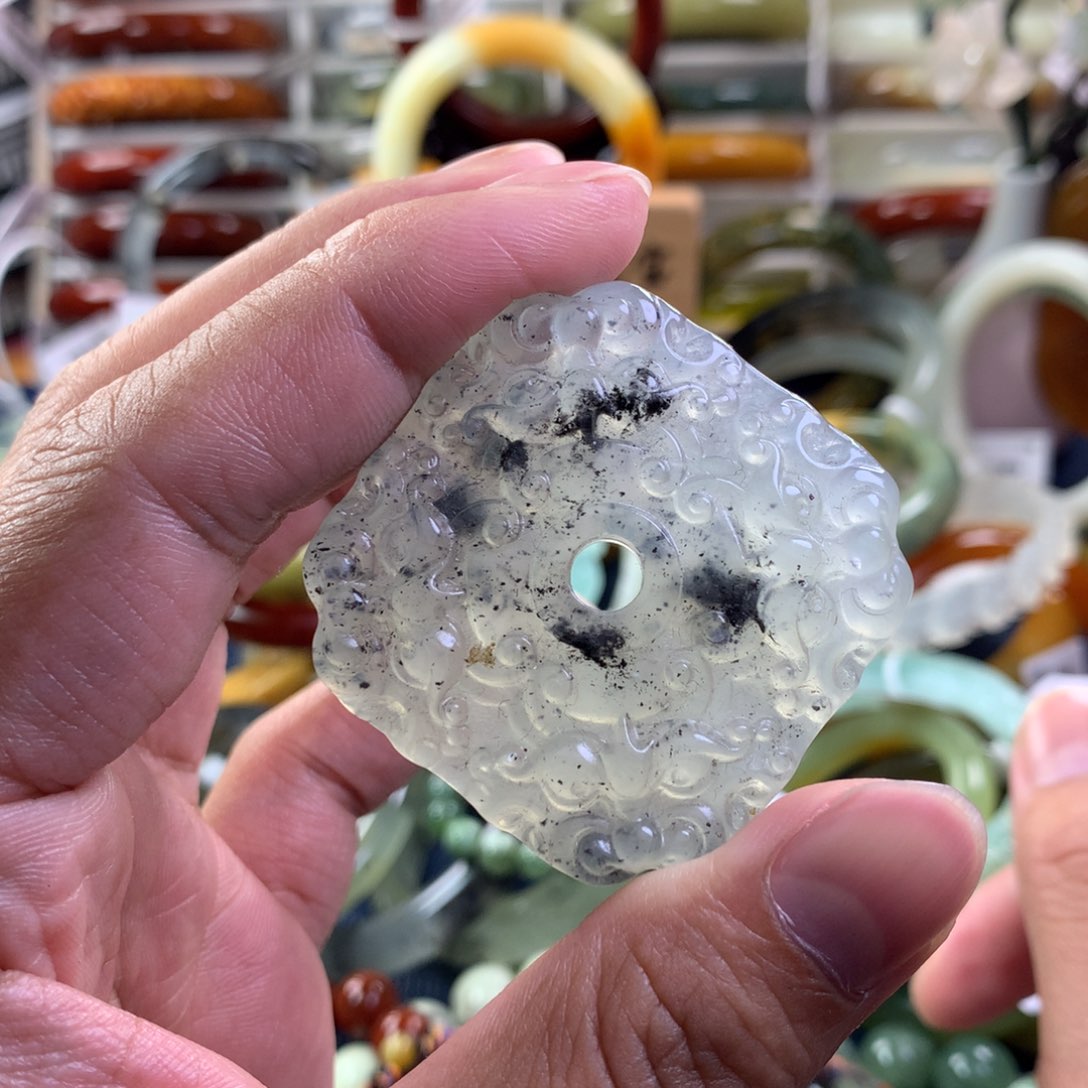 蛇纹石玉颈饰未镶嵌