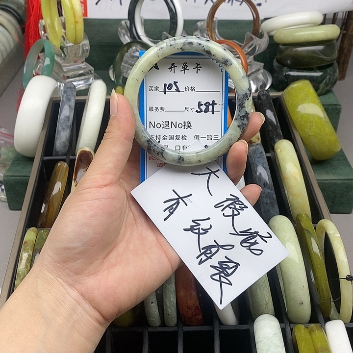 蛇纹石玉未镶嵌手镯