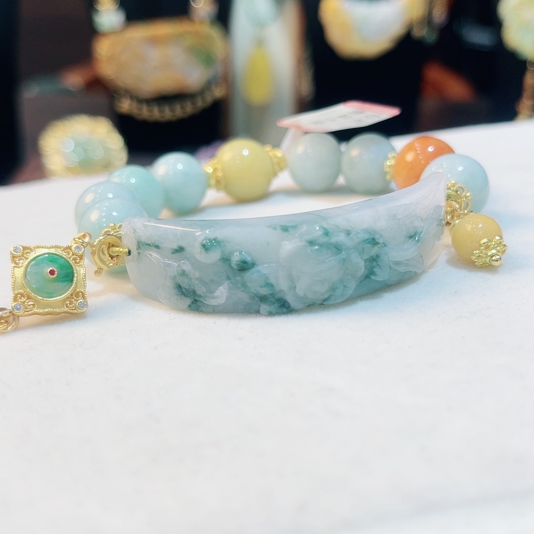 翡翠颈饰未镶嵌手串