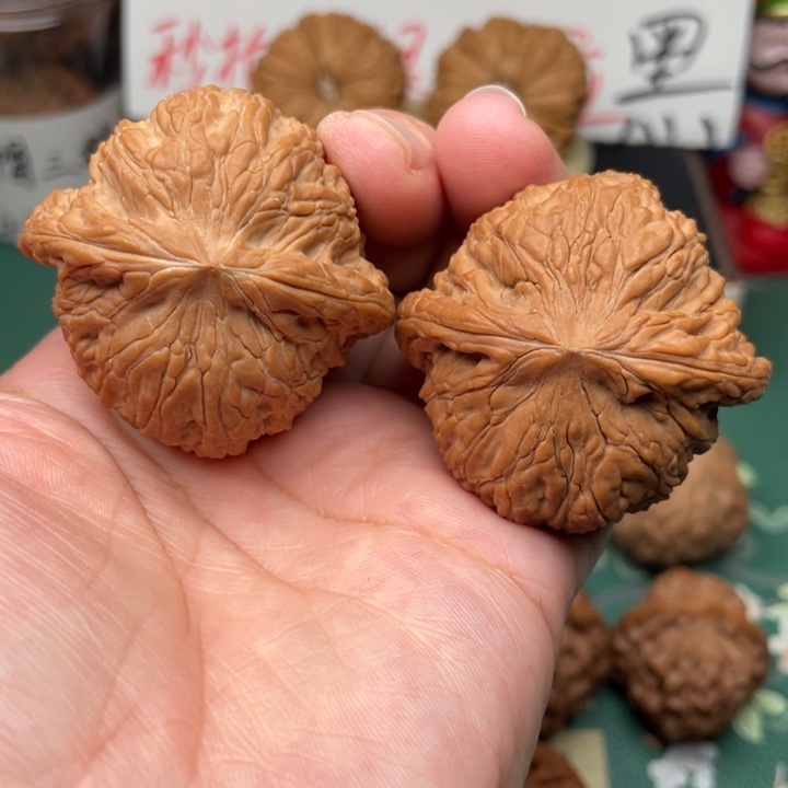 【闪购商品】文玩核桃吊坠45全品绣球