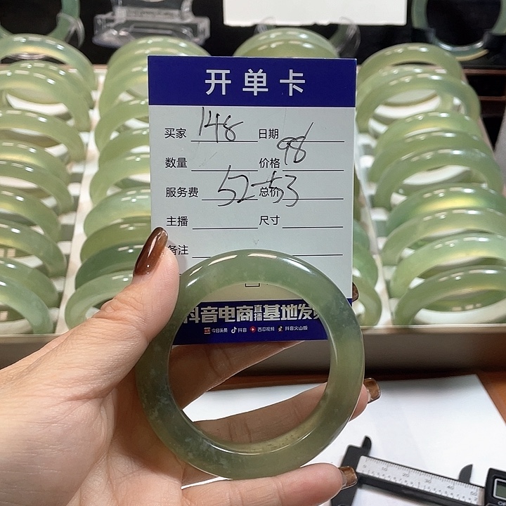 蛇纹石玉手镯未镶嵌憨**憨