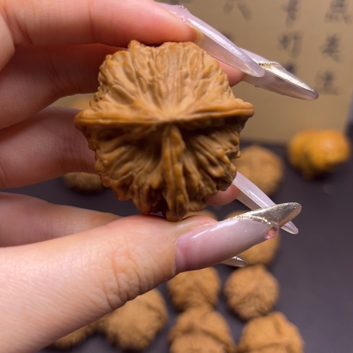 清***人菩提籽类丁字三棱单只异型有瑕