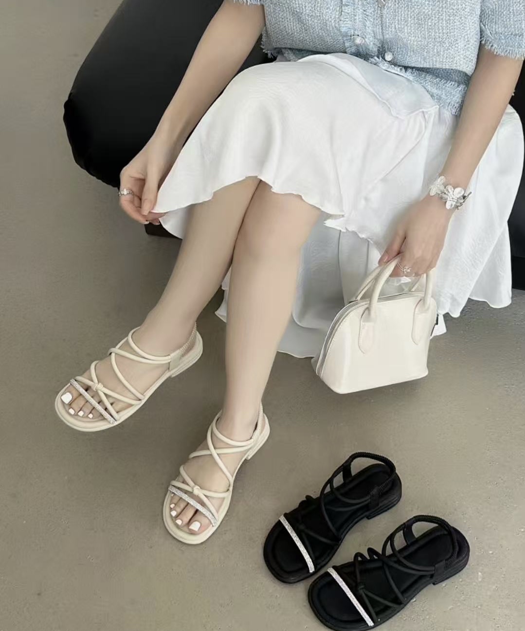 5890-2夏季爆款一字型平底外出凉鞋女软胶底舒适百搭