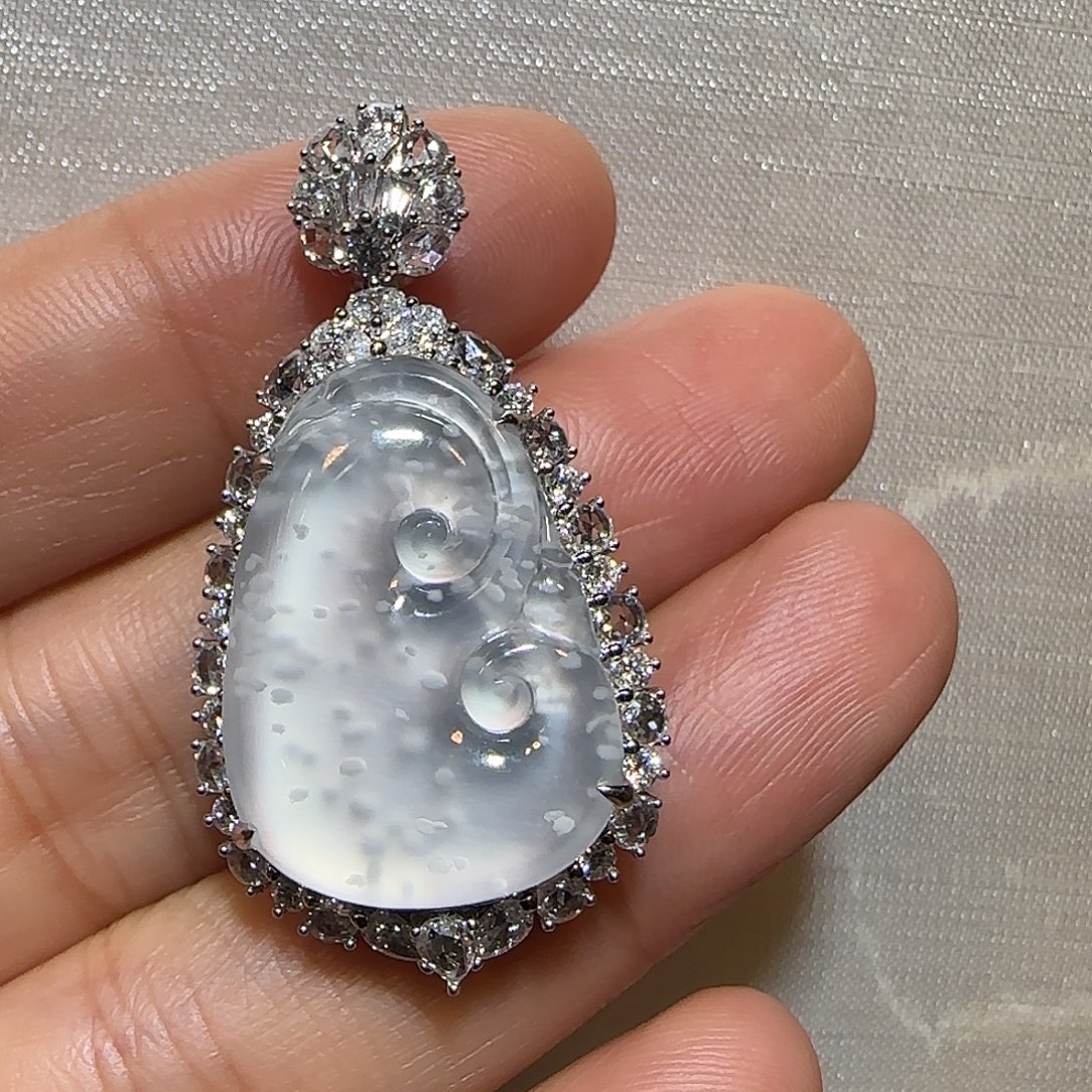 翡翠18K金镶嵌颈饰如意