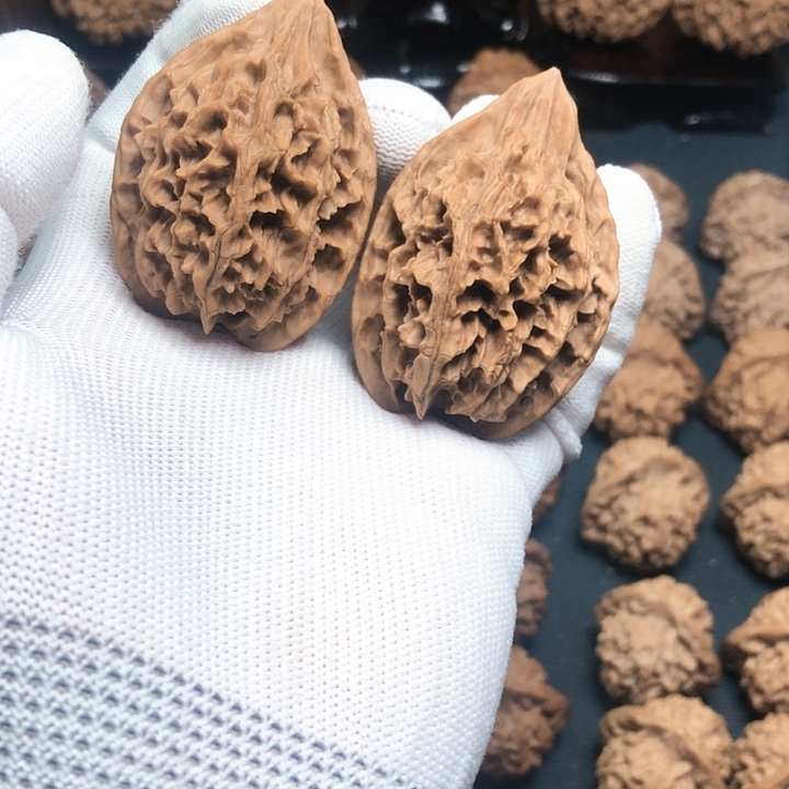 桃核把件?****空秦闷野生大高尖鸡心精品文玩核桃