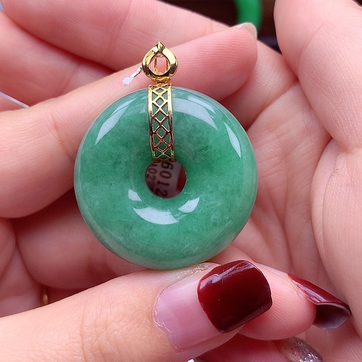 翡翠颈饰18K金镶嵌翡翠