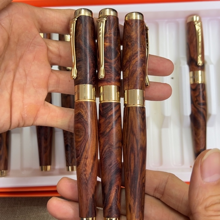 黄花梨/降香黄檀把件九万