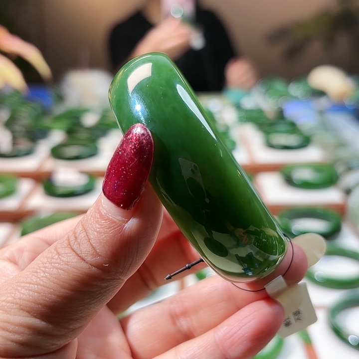 未镶嵌手镯和田玉（碧玉）一****^