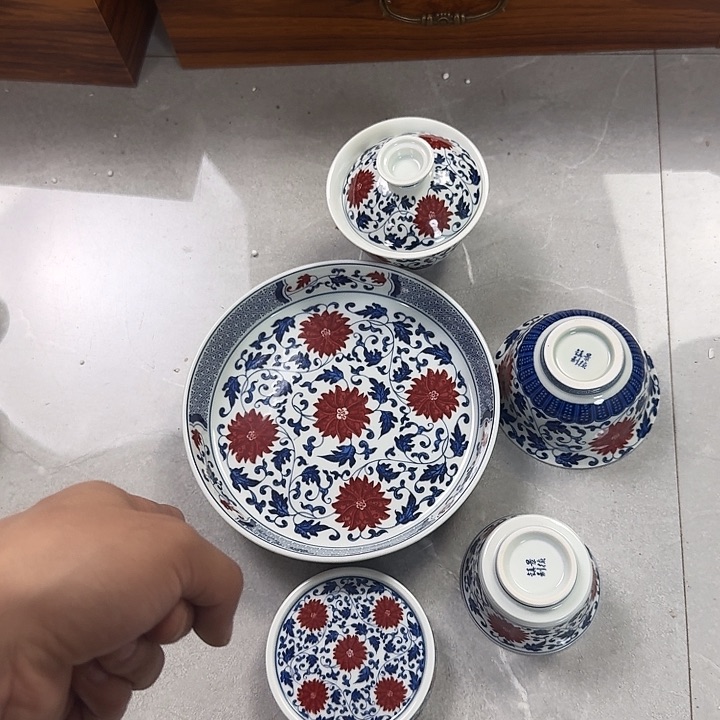 瓷片釉里红缠枝莲五件套